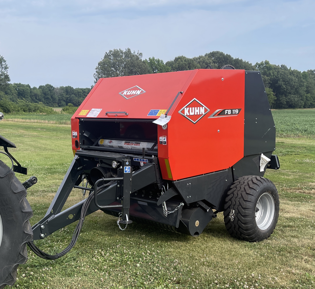 KUHN FB119 4x4 Fixed Chamber Round Baler Brookport, IL Hoyer